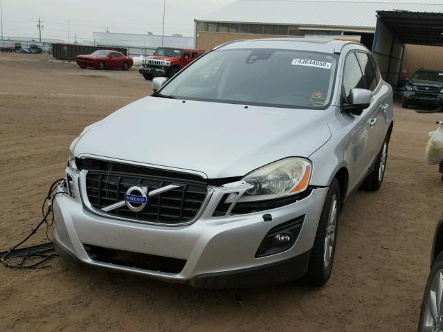 YV4992DZ0A2030779 - 2010 VOLVO XC60 T6 SILVER photo 2