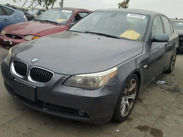 WBANB33504B108795 - 2004 BMW 545 I GRAY photo 2