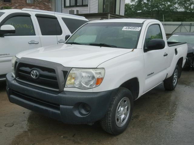 5TENX22N07Z467791 - 2007 TOYOTA TACOMA WHITE photo 2