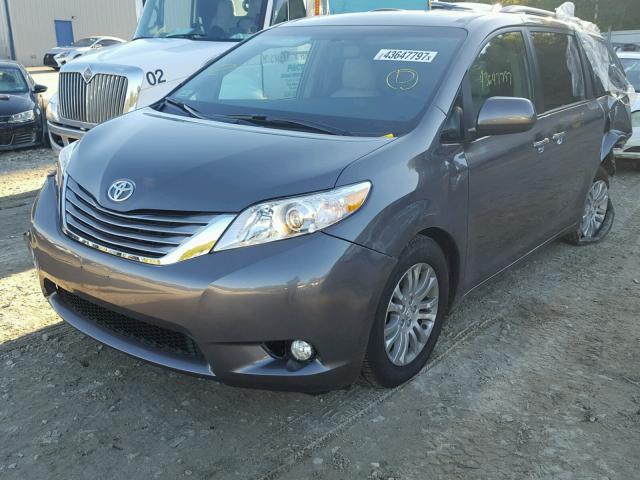 5TDYZ3DC3HS877041 - 2017 TOYOTA SIENNA XLE GRAY photo 2