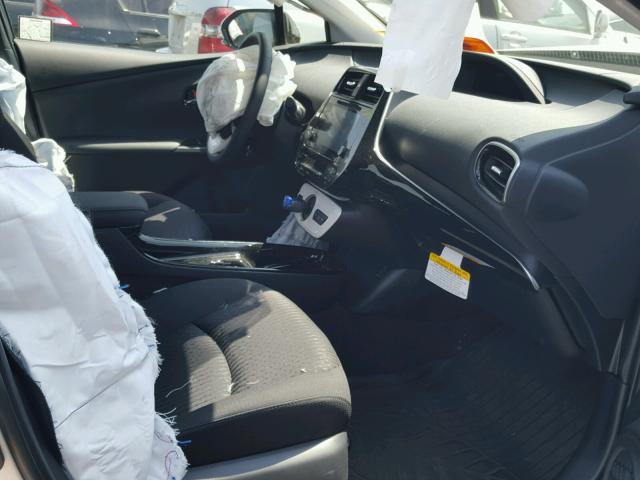 JTDKARFP3H3054899 - 2017 TOYOTA PRIUS PRIM 银色 照片 5