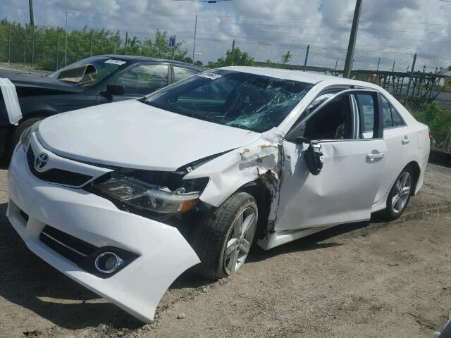 4T1BF1FK0CU178120 - 2012 TOYOTA CAMRY WHITE photo 2