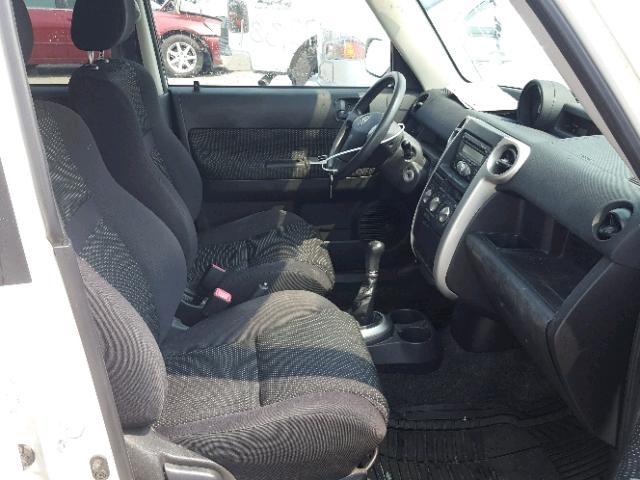 JTLKT334664050827 - 2006 TOYOTA SCION XB Ақ фото 5