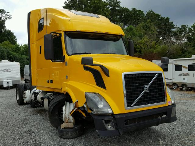 4V4NC9EJ3DN566069 - 2013 VOLVO VN VNL YELLOW photo 1