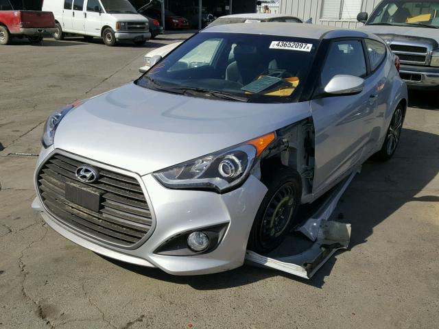 KMHTC6AE2HU313469 - 2017 HYUNDAI VELOSTER T SILVER photo 2