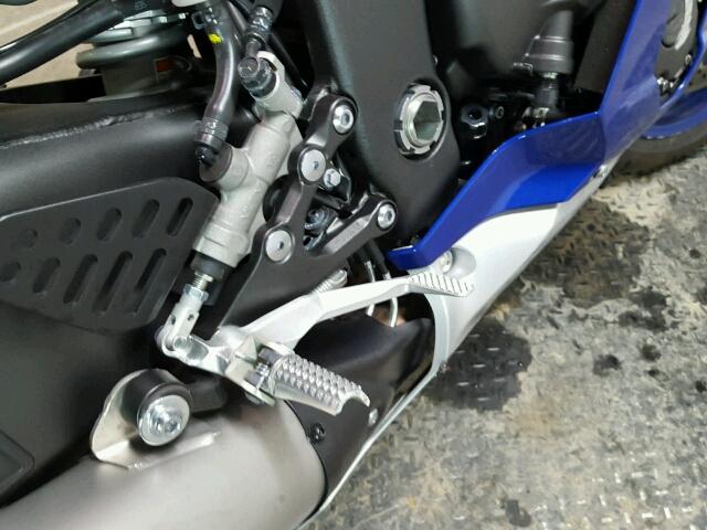 JYARJ28E2HA000180 - 2017 YAMAHA YZFR6 BLUE photo 18