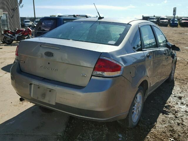 1FAHP35N18W190698 - 2008 FORD FOCUS SE SILVER photo 4