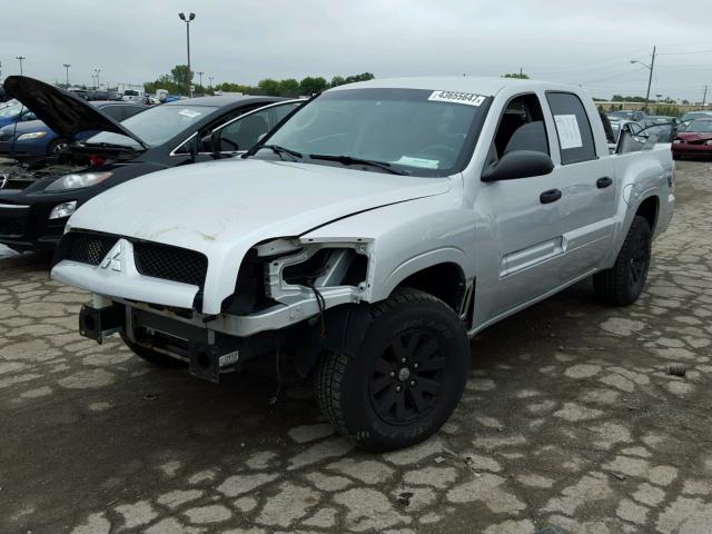 1Z7HT28K18S572839 - 2008 MITSUBISHI RAIDER SILVER photo 2