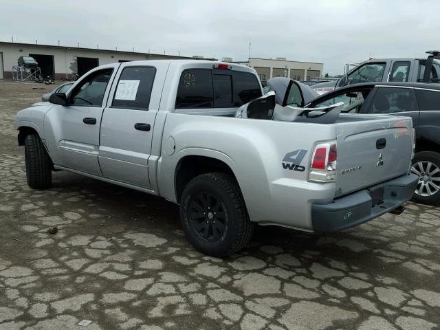 1Z7HT28K18S572839 - 2008 MITSUBISHI RAIDER SILVER photo 3