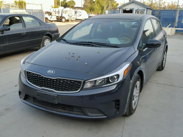 KNAFK5A84H5693558 - 2017 KIA FORTE LX BLACK photo 2