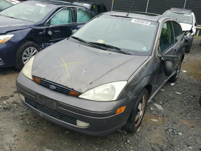 3FAFP31321R233448 - 2001 FORD FOCUS ZX3 GRAY photo 2