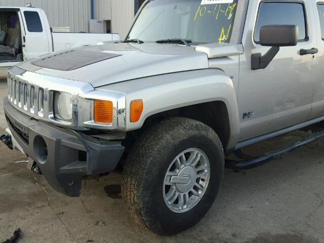 5GTEN13E688177825 - 2008 HUMMER H3 SILVER photo 9