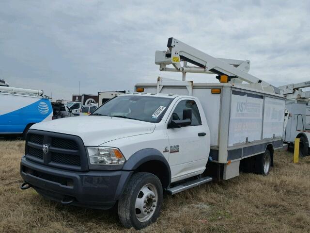 3C7WRMDL2DG539963 - 2013 RAM 5500 WHITE photo 2