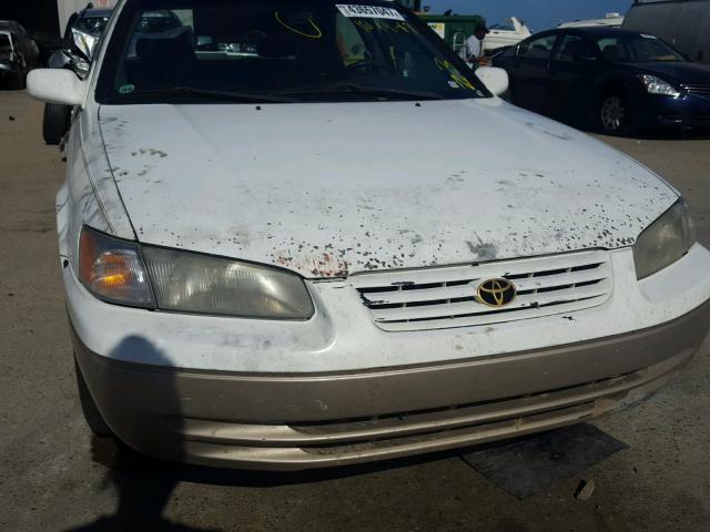 4T1BG22K6VU147658 - 1997 TOYOTA CAMRY CE WHITE photo 9