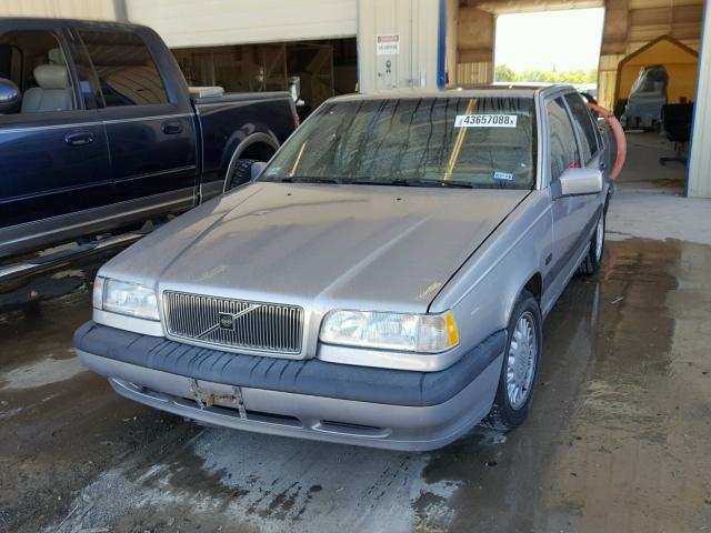 YV1LS5535S2260600 - 1995 VOLVO 850 BASE SILVER photo 2