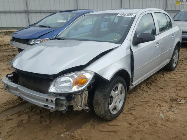 1G1AK52F557627250 - 2005 CHEVROLET COBALT SILVER photo 2