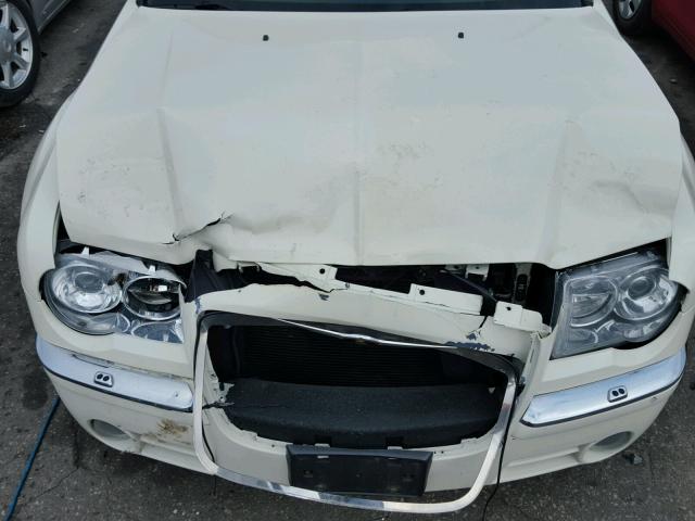 2C3LA63H96H278189 - 2006 CHRYSLER 300C WHITE photo 7