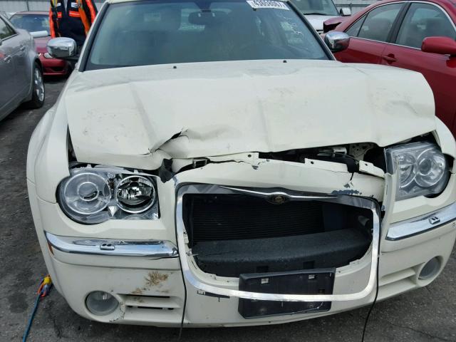 2C3LA63H96H278189 - 2006 CHRYSLER 300C WHITE photo 9