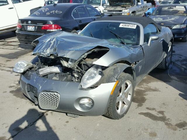 1G2MB35B97Y137879 - 2007 PONTIAC SOLSTICE GRAY photo 2