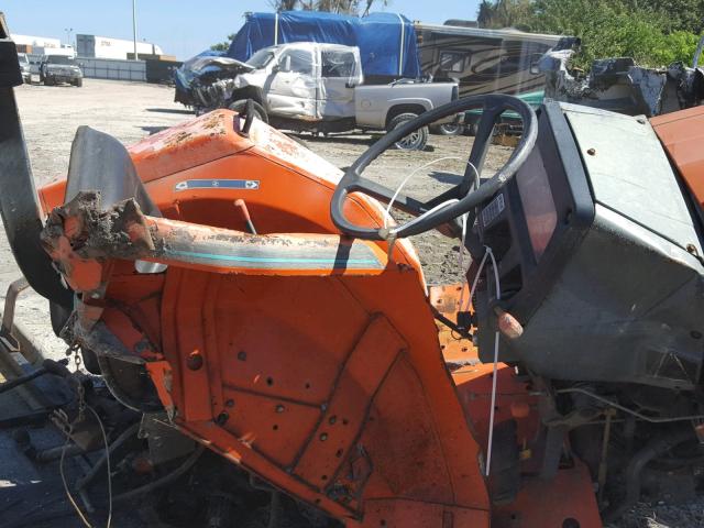 L4300E10070 - 2001 KUBO TRACTOR ORANGE photo 5