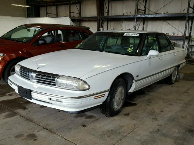 1G3CX52L7R4314375 - 1994 OLDSMOBILE 98 REGENCY WHITE photo 2