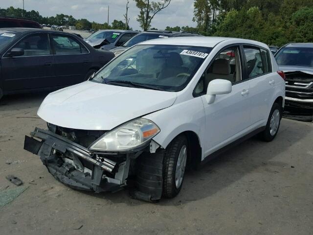 3N1BC13E78L430722 - 2008 NISSAN VERSA S WHITE photo 2