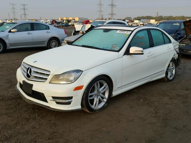 WDDGF8BB2CA613932 - 2012 MERCEDES-BENZ C 300 4MAT WHITE photo 2