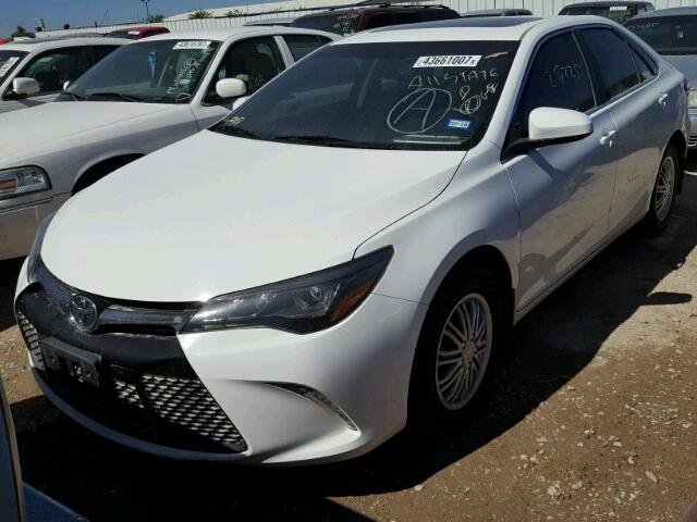 4T1BK1FK5GU572942 - 2016 TOYOTA CAMRY XSE WHITE photo 2