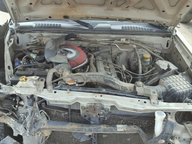 1N6DD26S11C370672 - 2001 NISSAN FRONTIER K GOLD photo 7