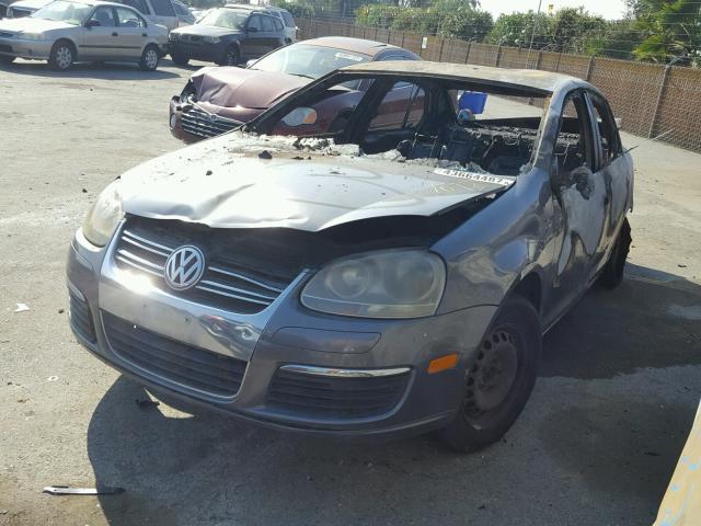 3VWPG71K35M644855 - 2005 VOLKSWAGEN NEW JETTA GRAY photo 2