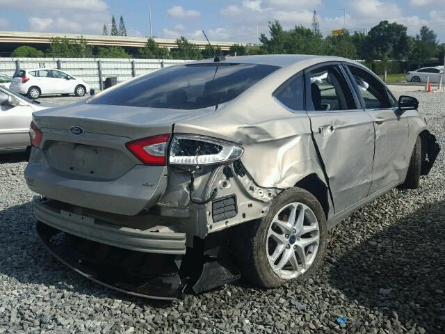 3FA6P0H7XGR136644 - 2016 FORD FUSION SE BEIGE photo 4