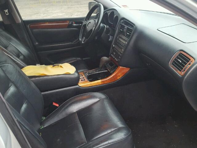 JT8BH68X7W0010859 - 1998 LEXUS GS 银色 照片 5