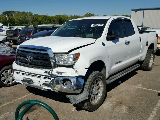 5TFRM5F1XBX029931 - 2011 TOYOTA TUNDRA DOU WHITE photo 2