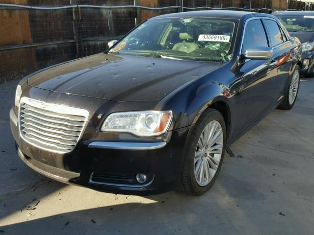 2C3CCAPTXCH245905 - 2012 CHRYSLER 300C LUXUR BLACK photo 2