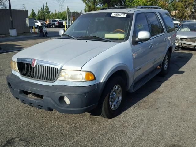 5LMRU27L7XLJ03957 - 1999 LINCOLN NAVIGATOR Silber Foto 2