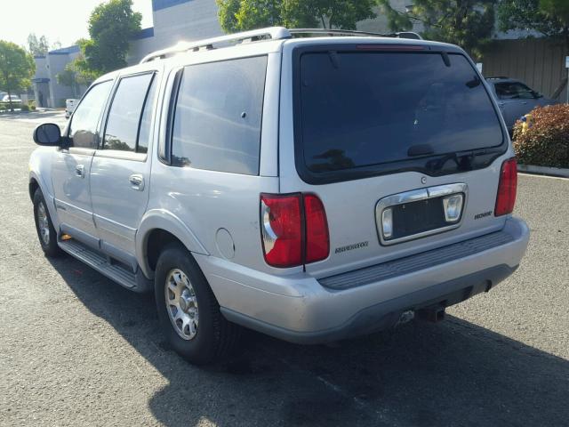 5LMRU27L7XLJ03957 - 1999 LINCOLN NAVIGATOR Silber Foto 3