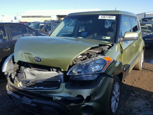 KNDJT2A64D7511220 - 2013 KIA SOUL GREEN photo 2