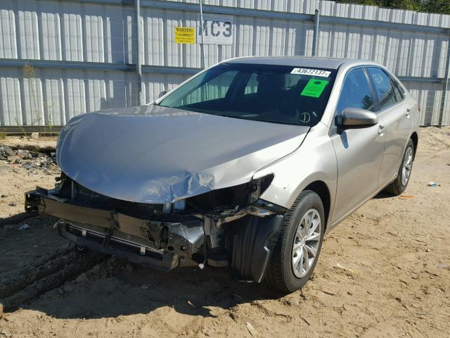 4T1BF1FK4FU914139 - 2015 TOYOTA CAMRY LE ოქროსფერი ფოტო 2