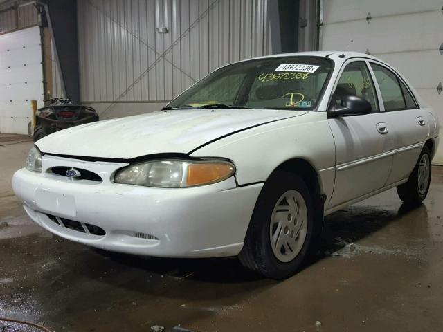 3FAFP13P02R220297 - 2002 FORD ESCORT WHITE photo 2