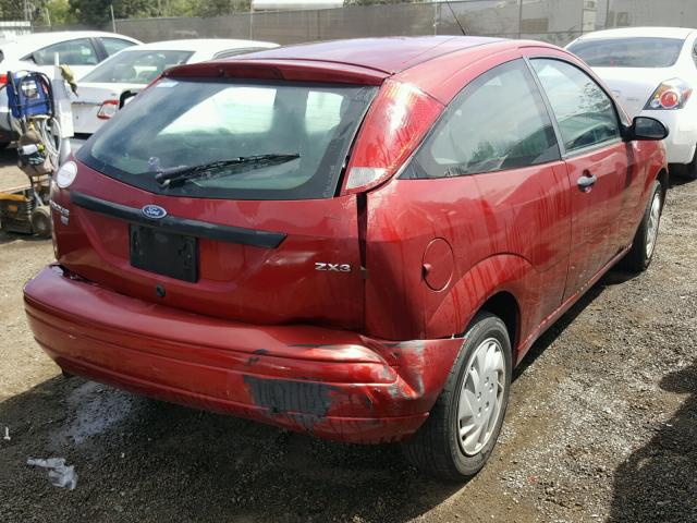 3FAFP31N85R152865 - 2005 FORD FOCUS ZX3 RED photo 4