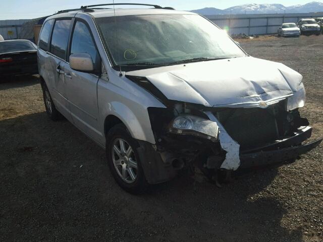 2A8HR54P78R819983 - 2008 CHRYSLER TOWN & COU SILVER photo 1