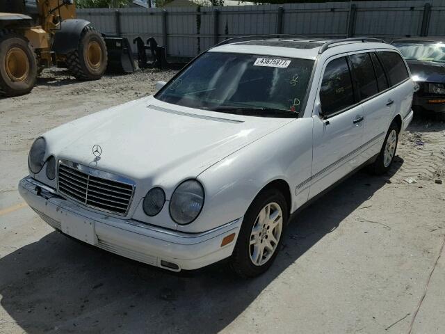 WDBJH65F4XA844557 - 1999 MERCEDES-BENZ E 320 WHITE photo 2