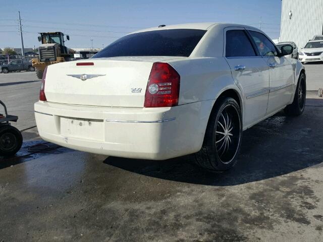 2C3CA5CV1AH297313 - 2010 CHRYSLER 300 TOURIN CREAM photo 4