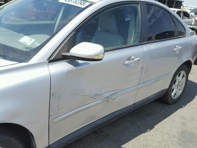 YV1MS682252093257 - 2005 VOLVO S40 T5 SILVER photo 9