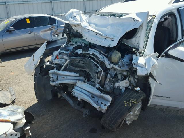 2CTALUEC8B6239607 - 2011 GMC TERRAIN SL WHITE photo 9