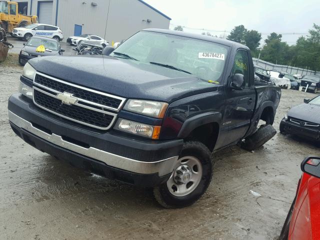 1GCHK24U66E109452 - 2006 CHEVROLET SILVERADO BLUE photo 2