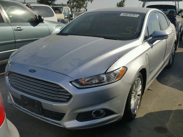 3FA6P0PU2GR145426 - 2016 FORD FUSION SE SILVER photo 2