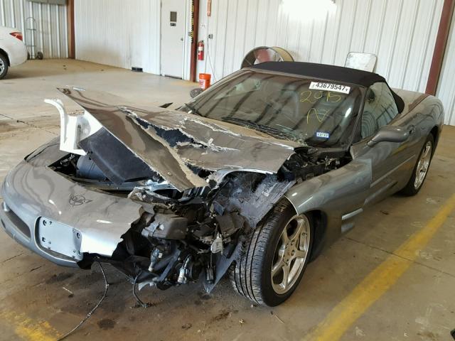 1G1YY32G245122075 - 2004 CHEVROLET CORVETTE GRAY photo 2