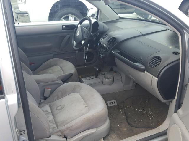 3VWCK21C04M401592 - 2004 VOLKSWAGEN NEW BEETLE 银色 照片 5