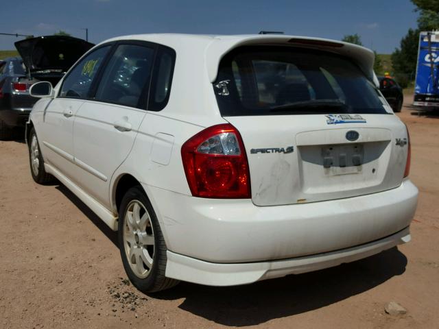 KNAFE162655106339 - 2005 KIA SPECTRA5 WHITE photo 3